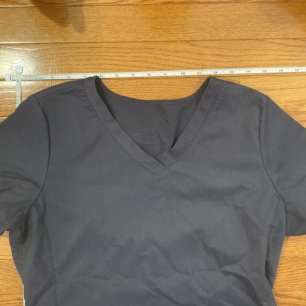 Scrup top - Picture 3 of 6